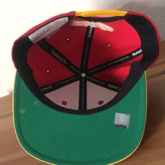 OFFICIAL Mitchell and Ness Throwback Houston Rockets SnapBack Hat - Picture 5 of 5